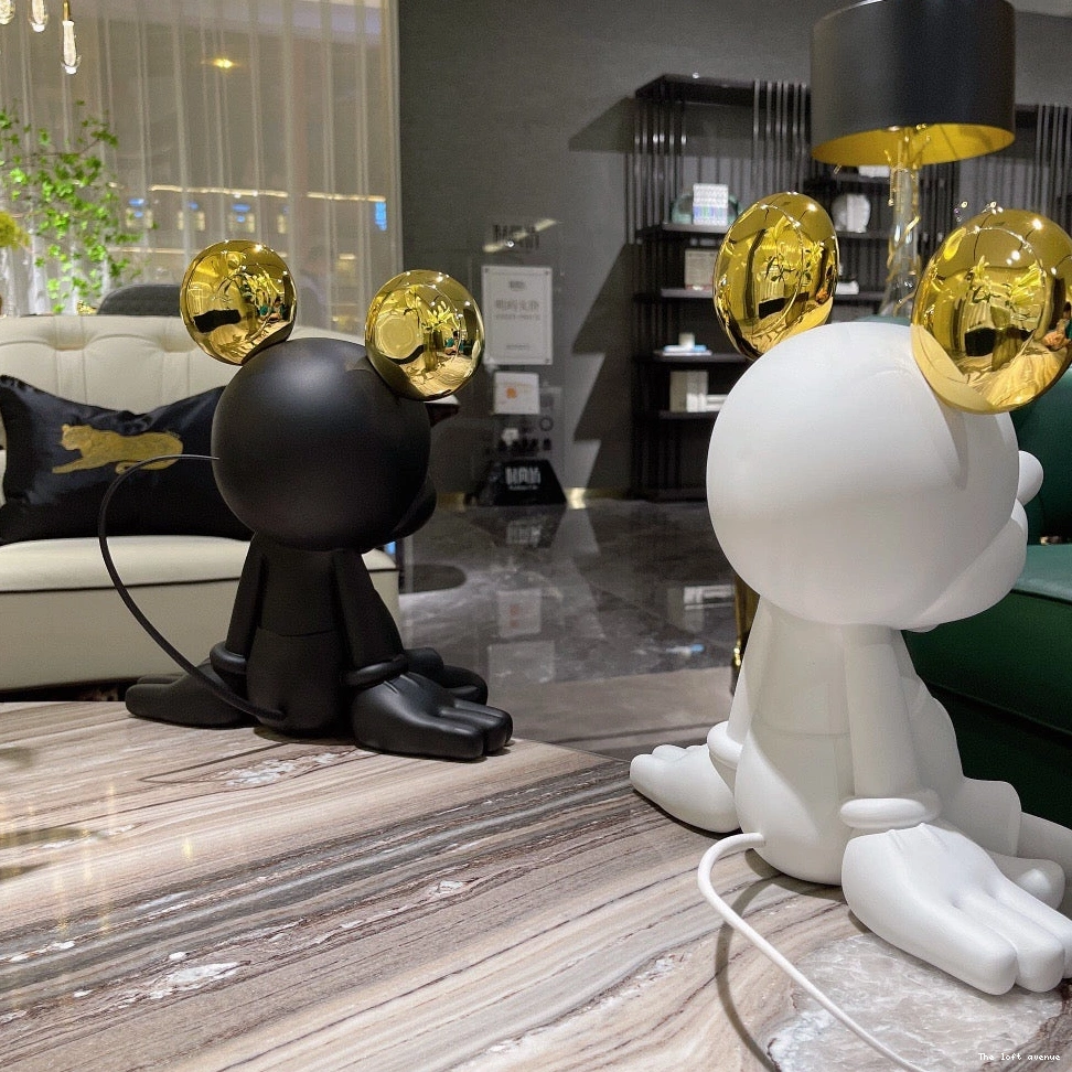 FIGURE MOUSE SITTING MICKEY 0819